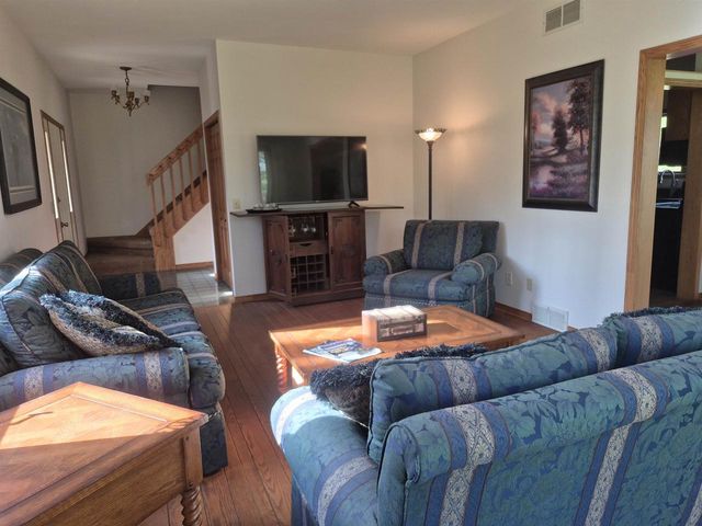 498 Meander Wood Road, Oregon, WI 53575