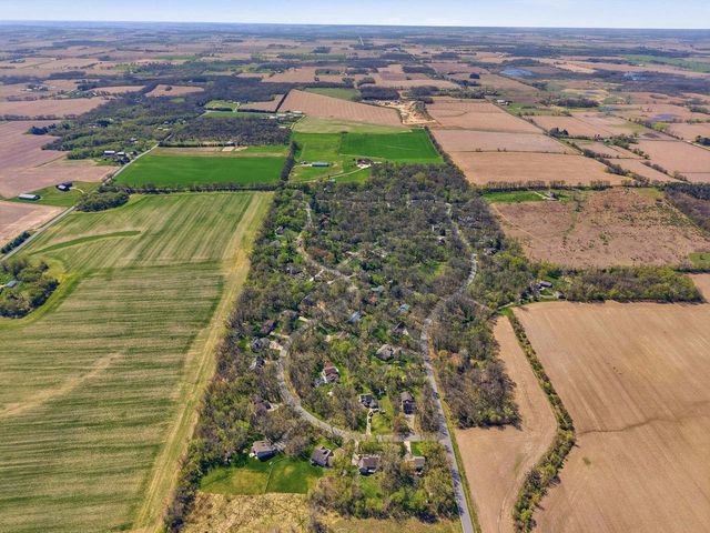 498 Meander Wood Road, Oregon, WI 53575