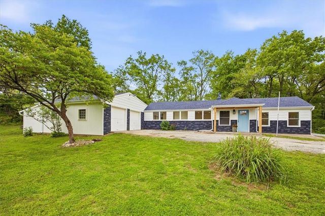 28 TLA Lake Shore Drive Street, Lee's Summit, MO 64086