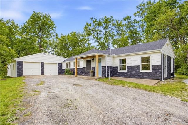 28 TLA Lake Shore Drive Street, Lee's Summit, MO 64086