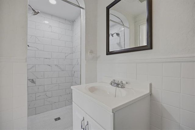 28 TLA Lake Shore Drive Street, Lee's Summit, MO 64086