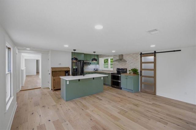 28 TLA Lake Shore Drive Street, Lee's Summit, MO 64086