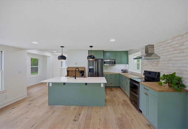 28 TLA Lake Shore Drive Street, Lee's Summit, MO 64086