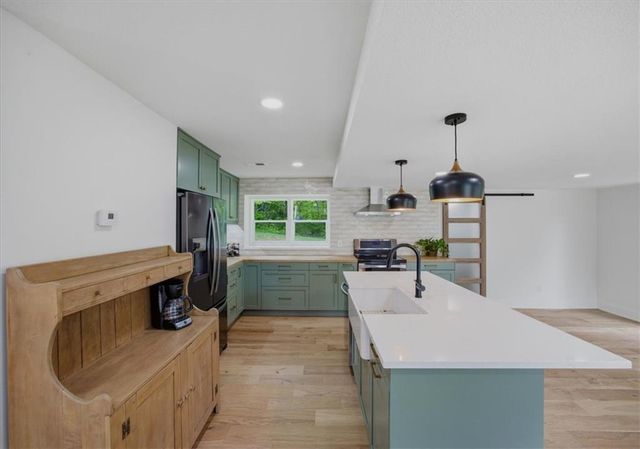 28 TLA Lake Shore Drive Street, Lee's Summit, MO 64086