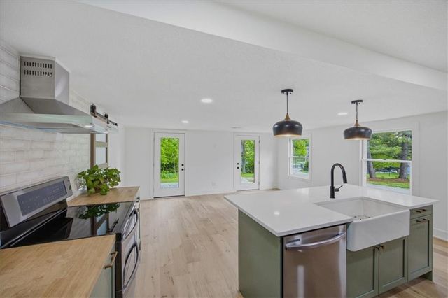 28 TLA Lake Shore Drive Street, Lee's Summit, MO 64086