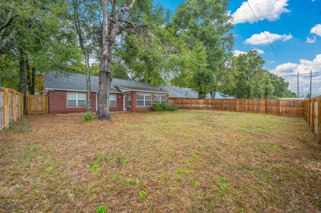 4581 Top Flight Drive, Crestview, FL 32539