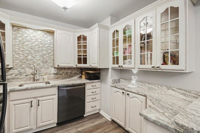 29502 Bobrich Street 23, Livonia, MI 48152