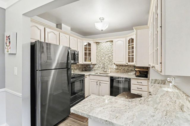 29502 Bobrich Street 23, Livonia, MI 48152