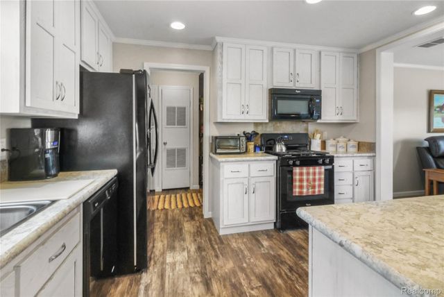 11166 Walden Court, Green Oak Township, MI 48178