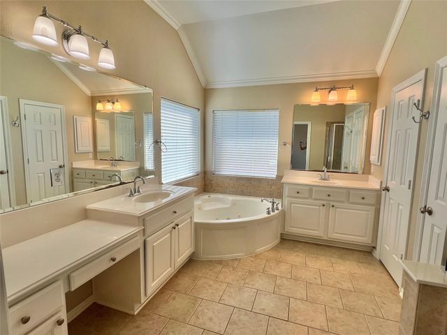 11712 Summer Brook Court, Pearland, TX 77584