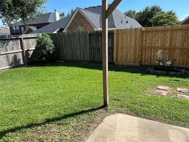 11712 Summer Brook Court, Pearland, TX 77584