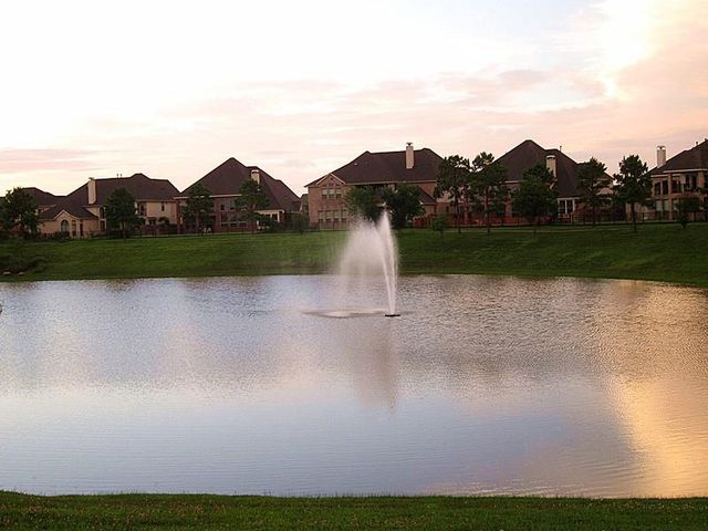 11712 Summer Brook Court, Pearland, TX 77584