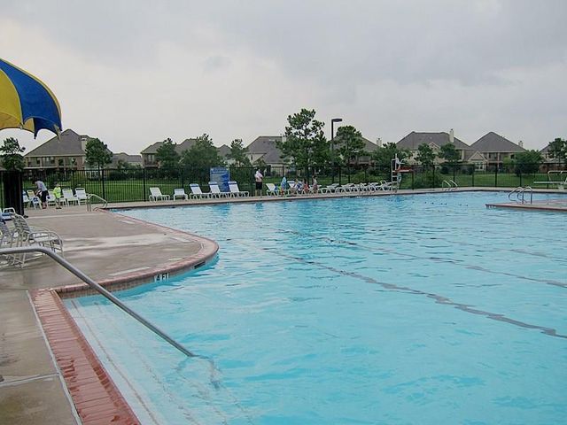 11712 Summer Brook Court, Pearland, TX 77584