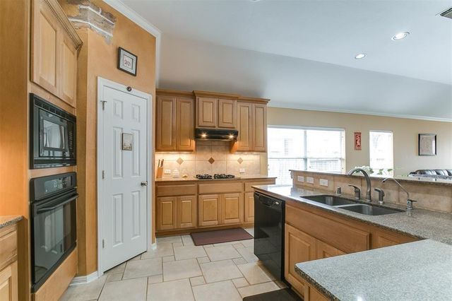 11712 Summer Brook Court, Pearland, TX 77584