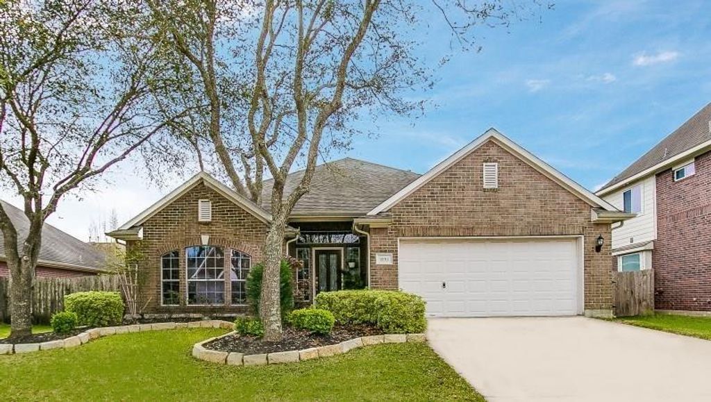 11712 Summer Brook Court, Pearland, TX 77584