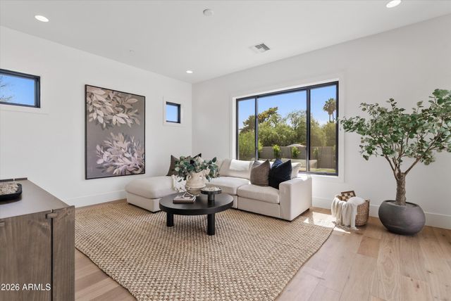 10242 N 58TH Street, Paradise Valley, AZ 85253