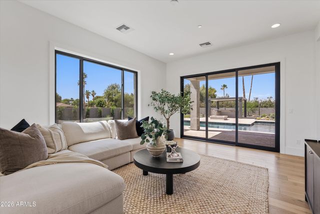 10242 N 58TH Street, Paradise Valley, AZ 85253