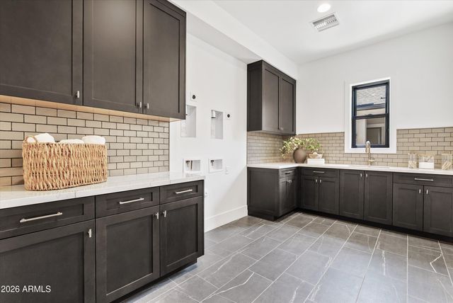 10242 N 58TH Street, Paradise Valley, AZ 85253