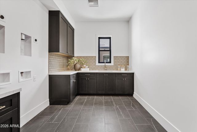 10242 N 58TH Street, Paradise Valley, AZ 85253