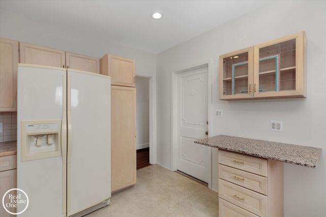 943 Harcourt Road, Grosse Pointe Park, MI 48230