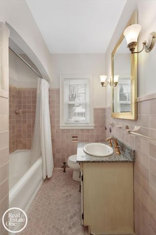 943 Harcourt Road, Grosse Pointe Park, MI 48230