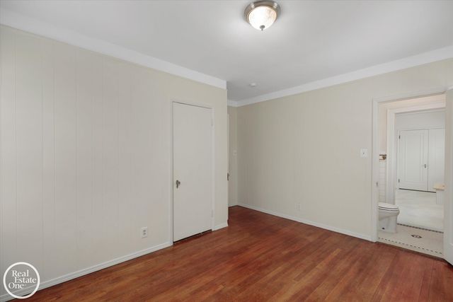 943 Harcourt Road, Grosse Pointe Park, MI 48230