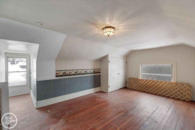 943 Harcourt Road, Grosse Pointe Park, MI 48230