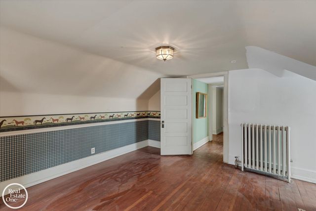 943 Harcourt Road, Grosse Pointe Park, MI 48230