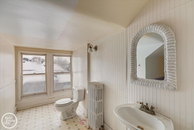 943 Harcourt Road, Grosse Pointe Park, MI 48230