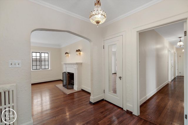 943 Harcourt Road, Grosse Pointe Park, MI 48230