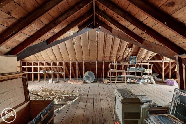 943 Harcourt Road, Grosse Pointe Park, MI 48230