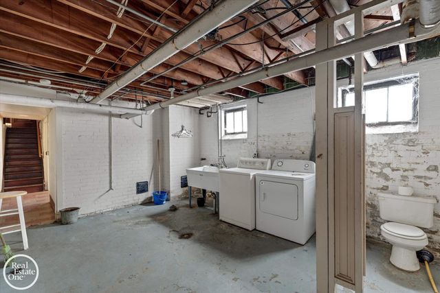 943 Harcourt Road, Grosse Pointe Park, MI 48230