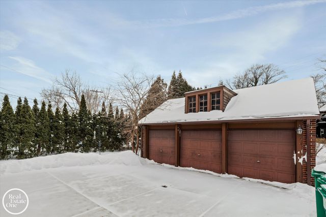 943 Harcourt Road, Grosse Pointe Park, MI 48230