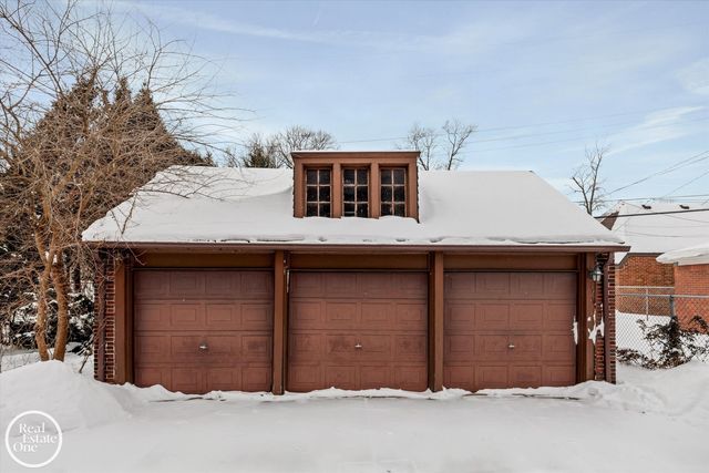 943 Harcourt Road, Grosse Pointe Park, MI 48230