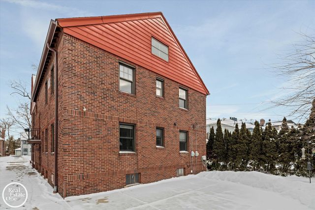 943 Harcourt Road, Grosse Pointe Park, MI 48230