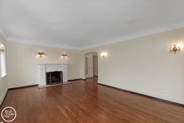 943 Harcourt Road, Grosse Pointe Park, MI 48230