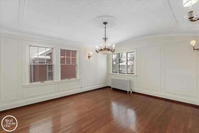 943 Harcourt Road, Grosse Pointe Park, MI 48230