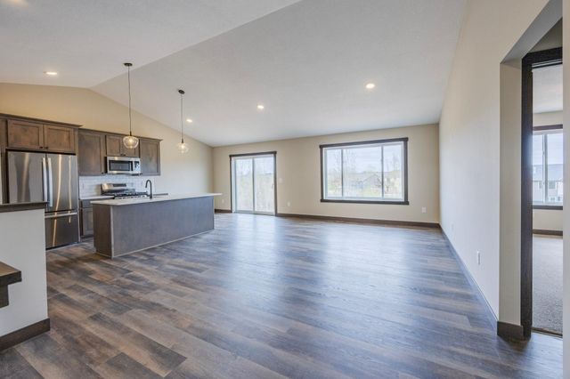 419 Coyote Way, New Richmond, WI 54017