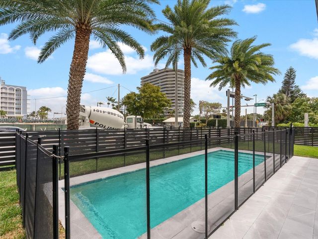 301 88th St, Surfside, FL 33154