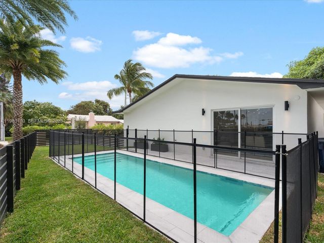 301 88th St, Surfside, FL 33154