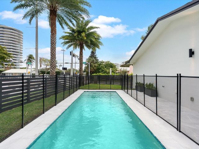 301 88th St, Surfside, FL 33154