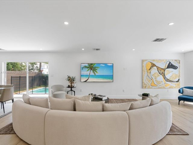 301 88th St, Surfside, FL 33154