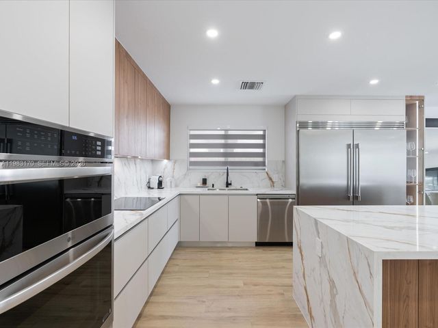 301 88th St, Surfside, FL 33154