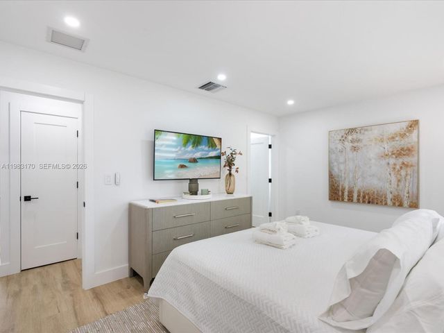 301 88th St, Surfside, FL 33154