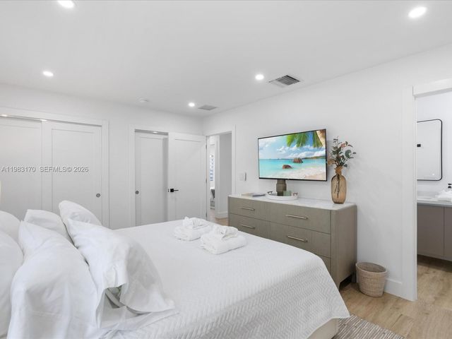 301 88th St, Surfside, FL 33154