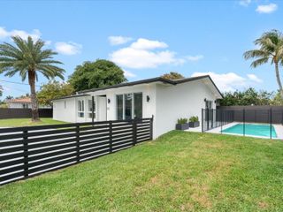 301 88th St, Surfside, FL 33154