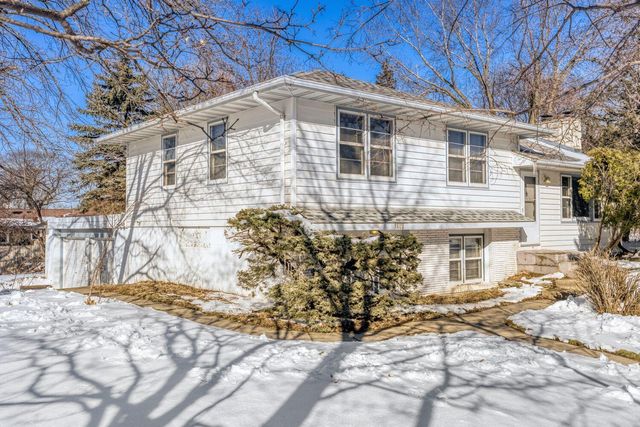 1800 Skyline Drive S, Burnsville, MN 55337