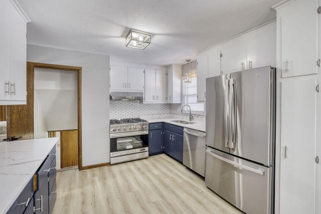 1800 Skyline Drive S, Burnsville, MN 55337