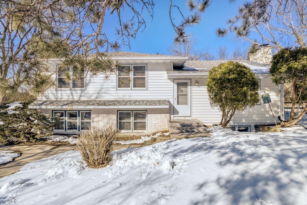 1800 Skyline Drive S, Burnsville, MN 55337