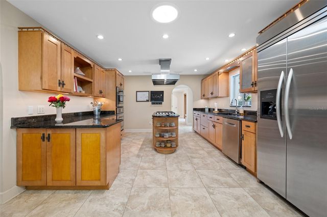 1813 N RIVERHILLS DRIVE, Temple Terrace, FL 33617